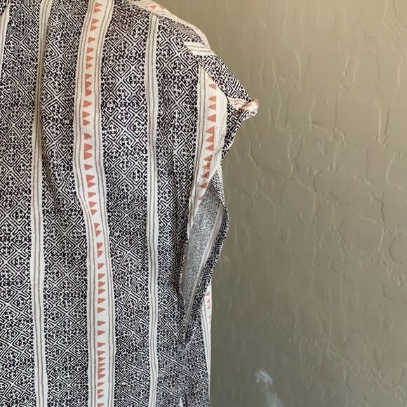 Breezy Striped Blouse - Picture 4 of 9